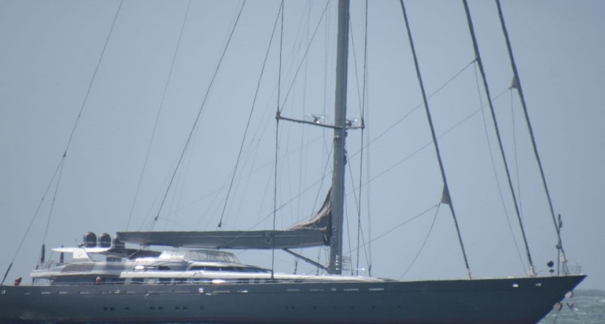 El velero que vale 50 millones de dólares y está frente a Costa Azul