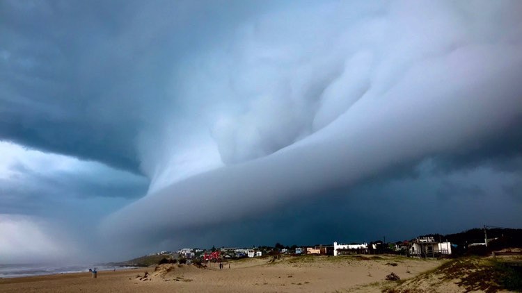 Metsul advierte por ciclón profundo y estima alto riesgo  de una ola de tormentas